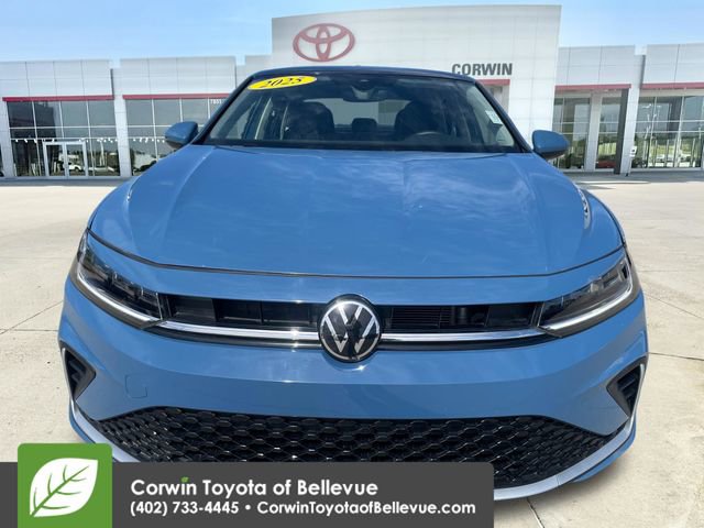 Used 2025 Volkswagen Jetta SE FWD image 8