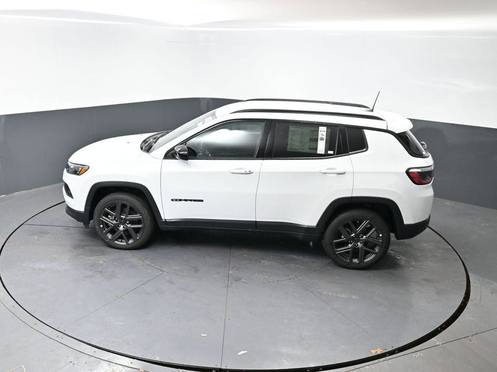 New 2026 Jeep Compass Latitude image 32