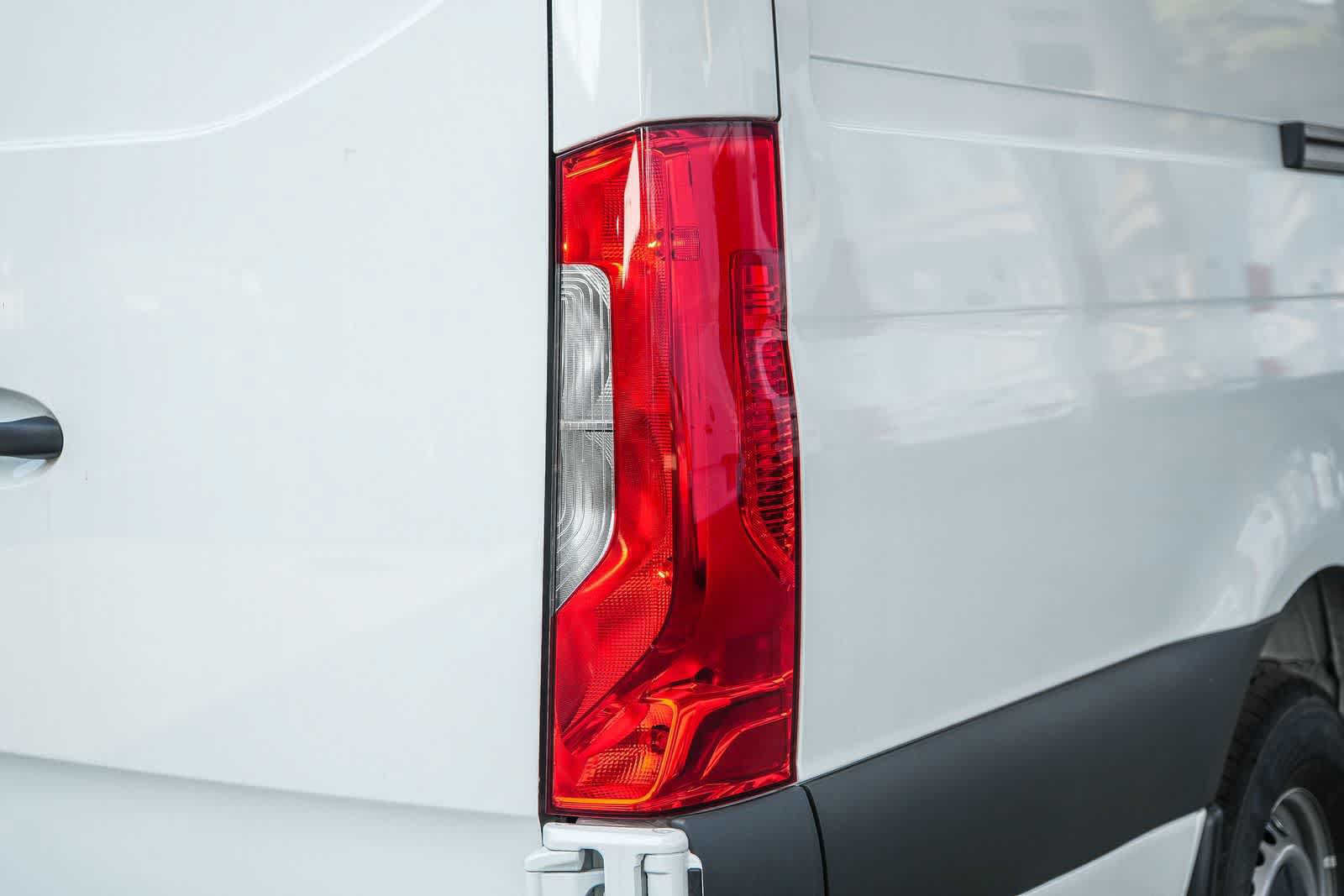 New 2025 Mercedes-Benz eSprinter 170 Cargo image 11