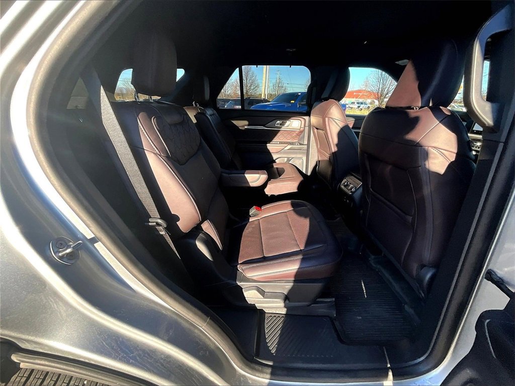 Used 2025 Ford Explorer Platinum w/ Ultimate Package image 16
