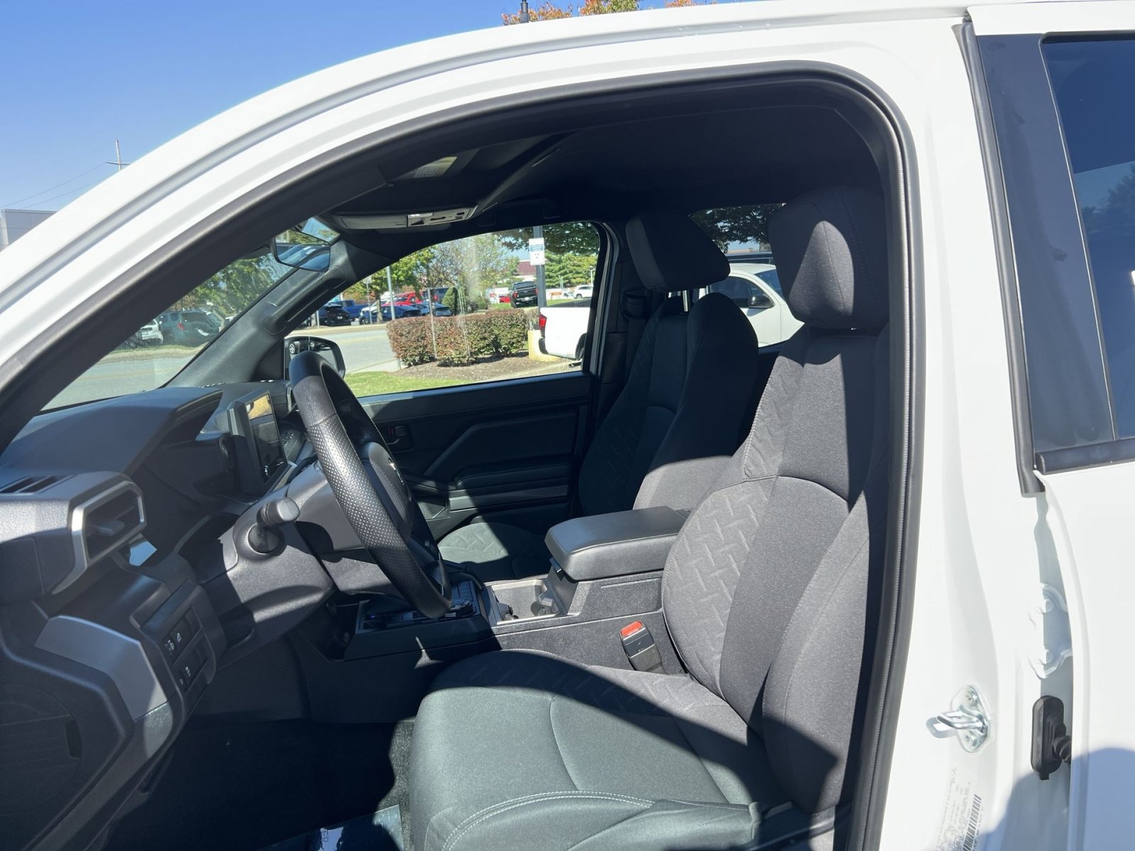 Used 2025 Toyota Tacoma SR5 AWD/4WD image 13