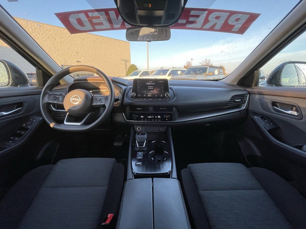 Used 2023 Nissan Rogue SV image 28