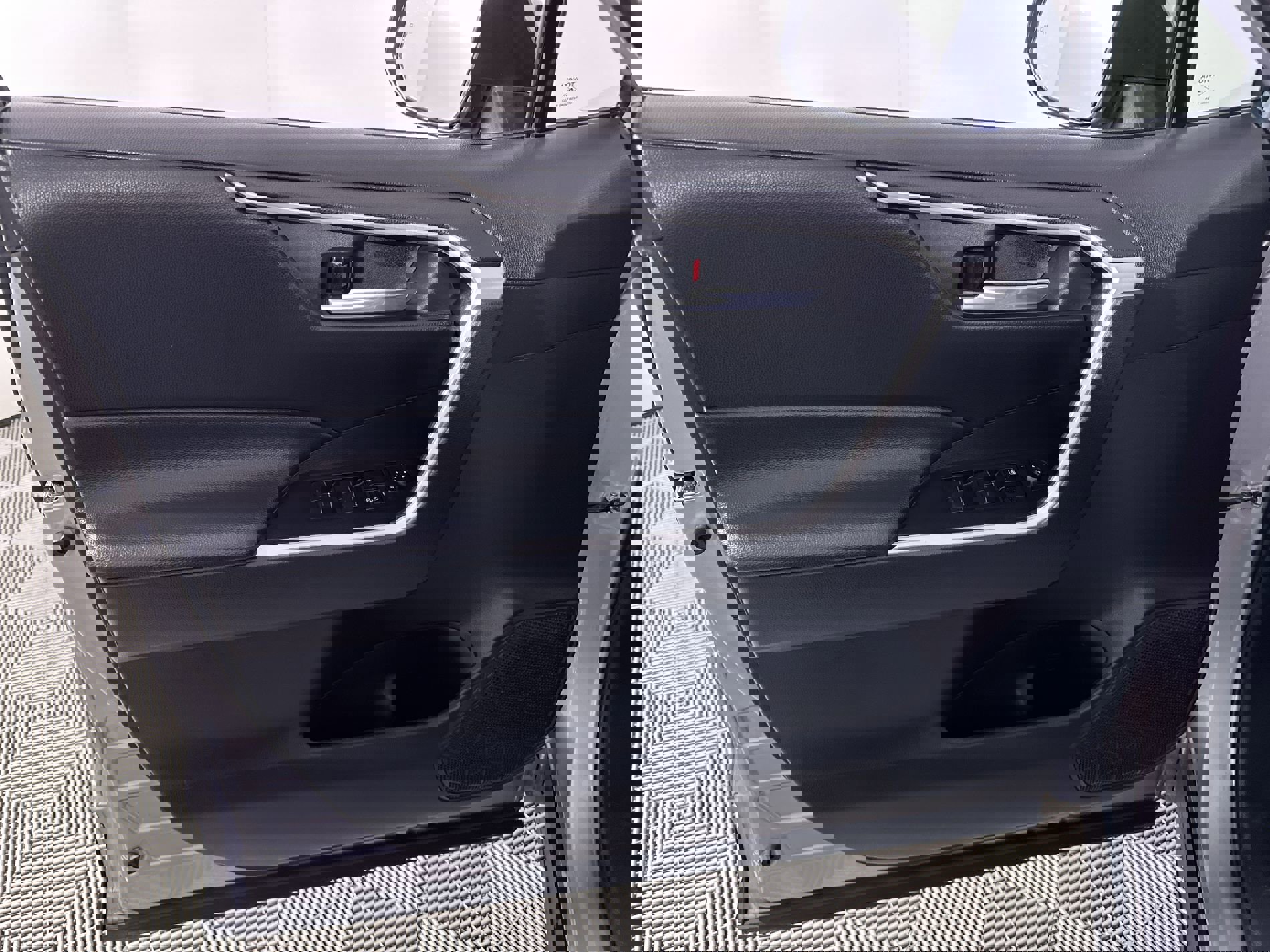 Used 2024 Toyota RAV4 XLE image 59