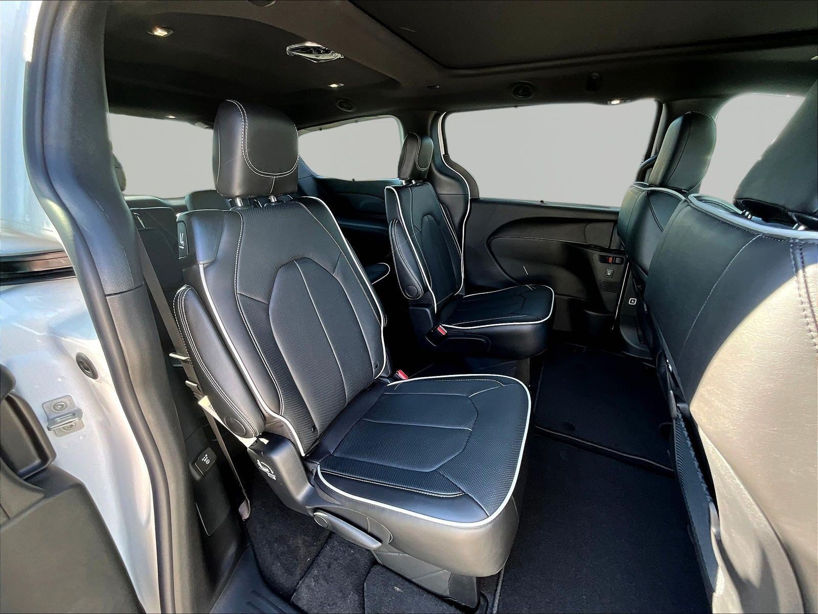 New 2027 Chrysler Pacifica Limited AWD/4WD image 20