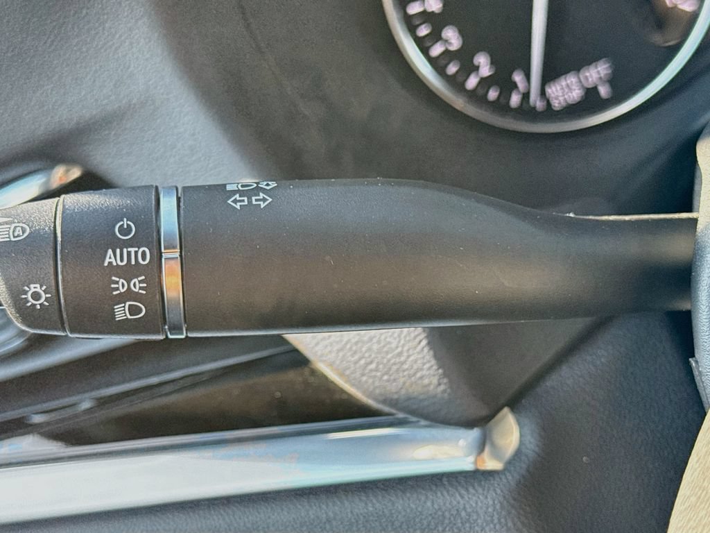 Used 2022 Buick Enclave Avenir w/ Avenir Technology Package FWD image 12