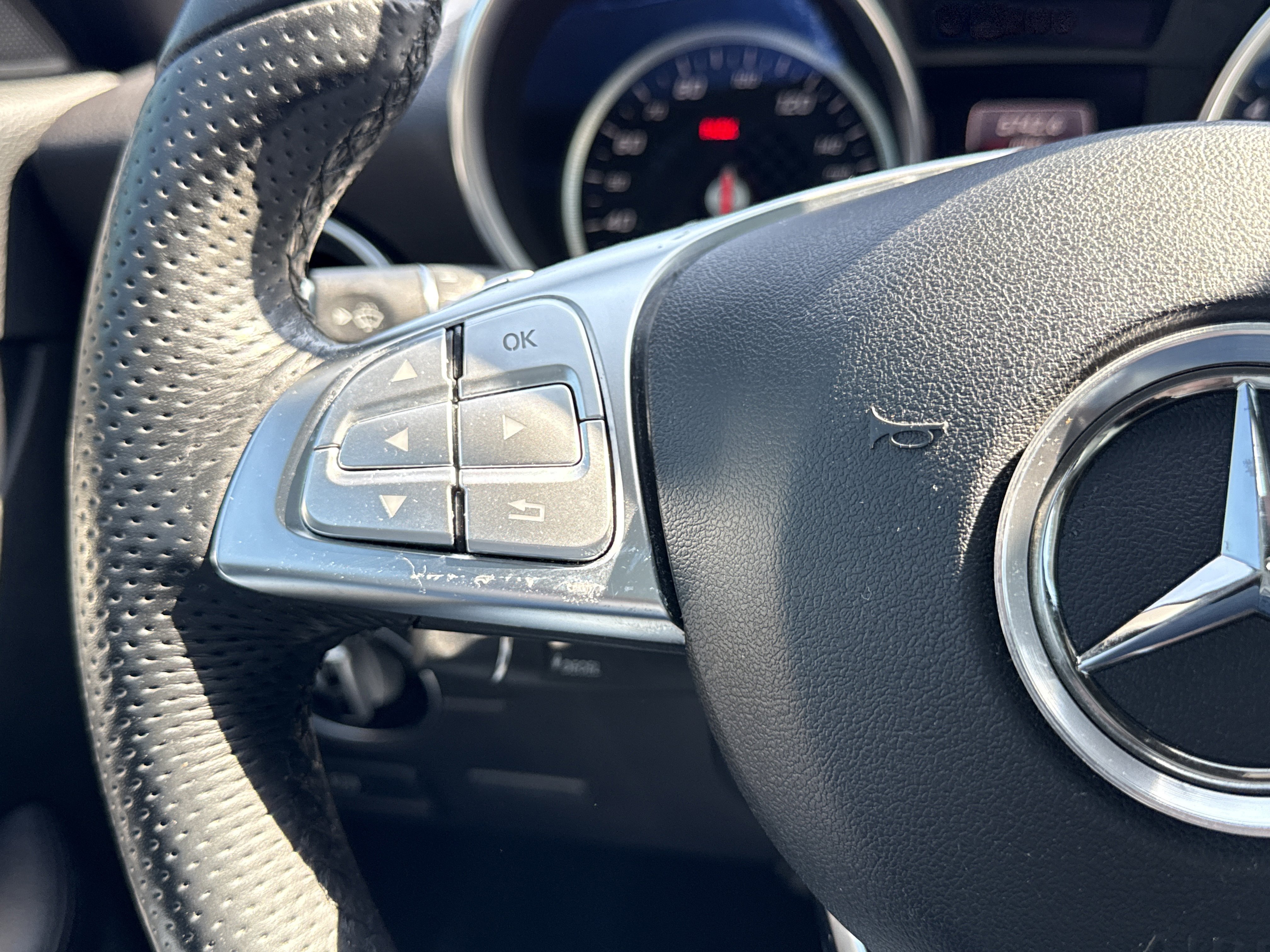 Used 2019 Mercedes-Benz SLC 300 w/ Premium Package image 22