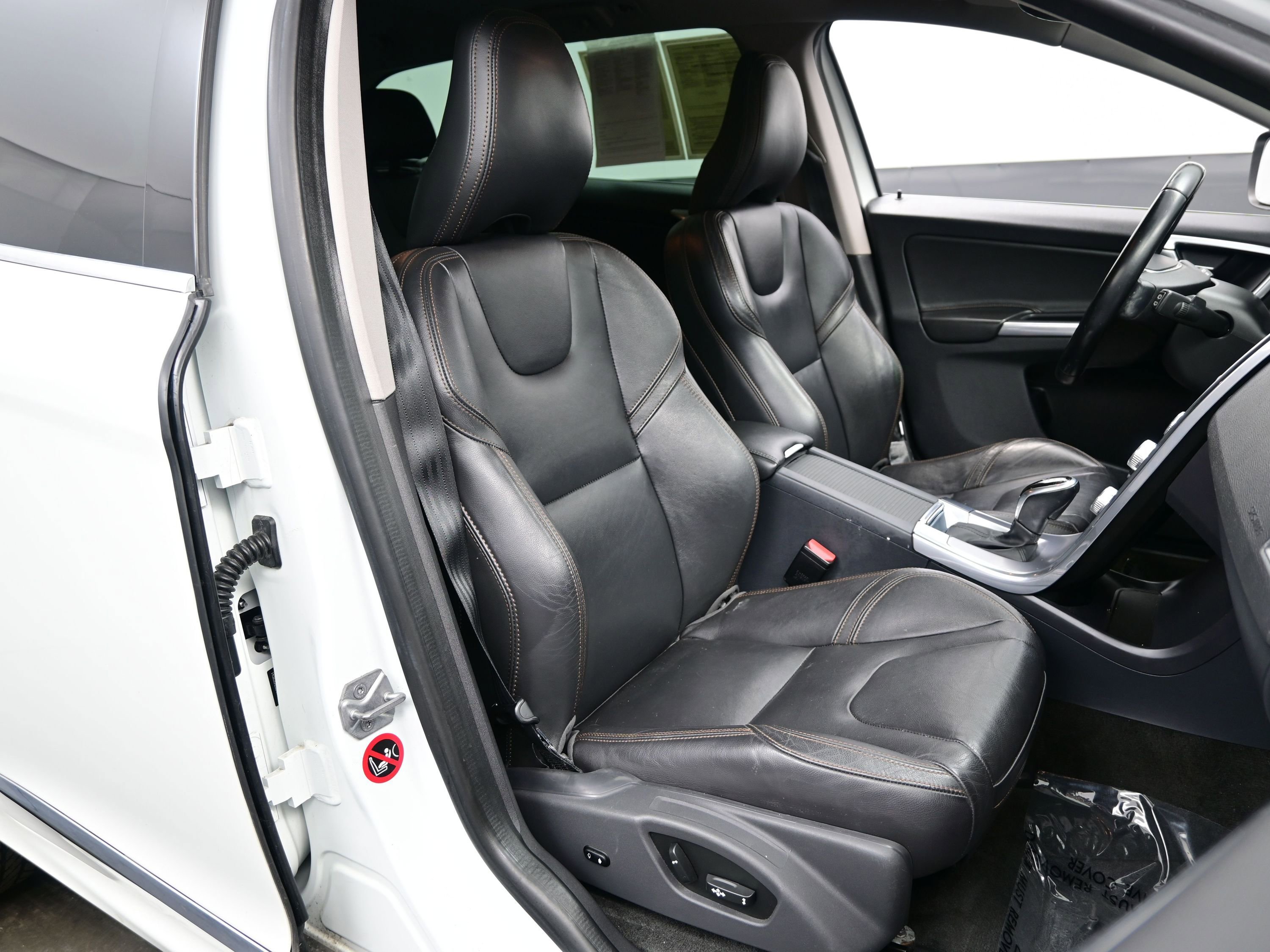 Used 2017 Volvo XC60 T5 Dynamic w/ Preferred Option Package image 14
