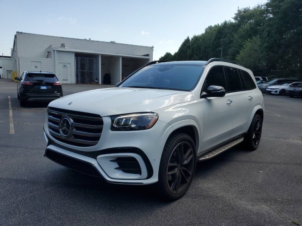Used 2025 Mercedes-Benz GLS 580 4MATIC image 1