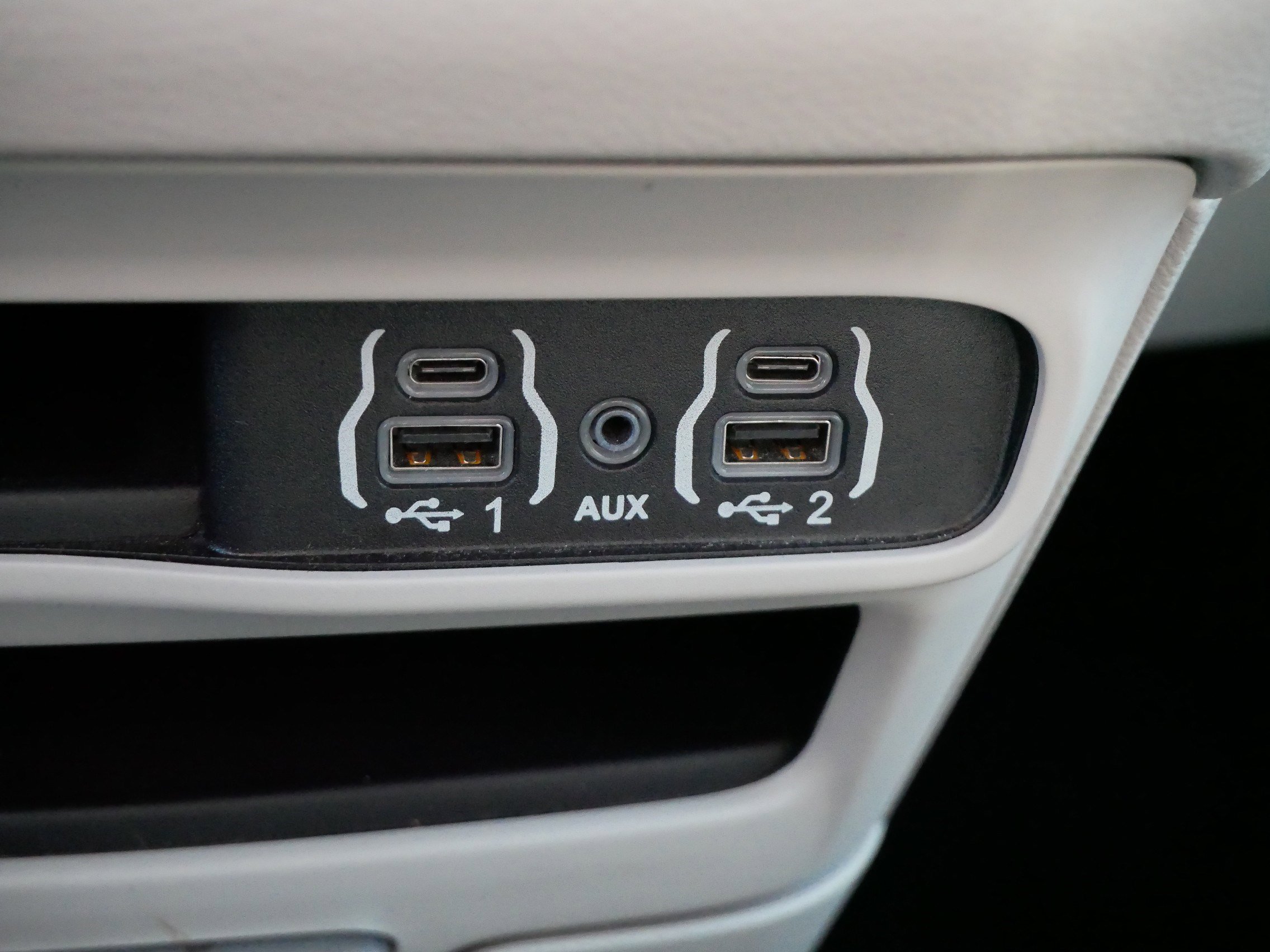 Used 2024 Chrysler Pacifica Touring-L image 27