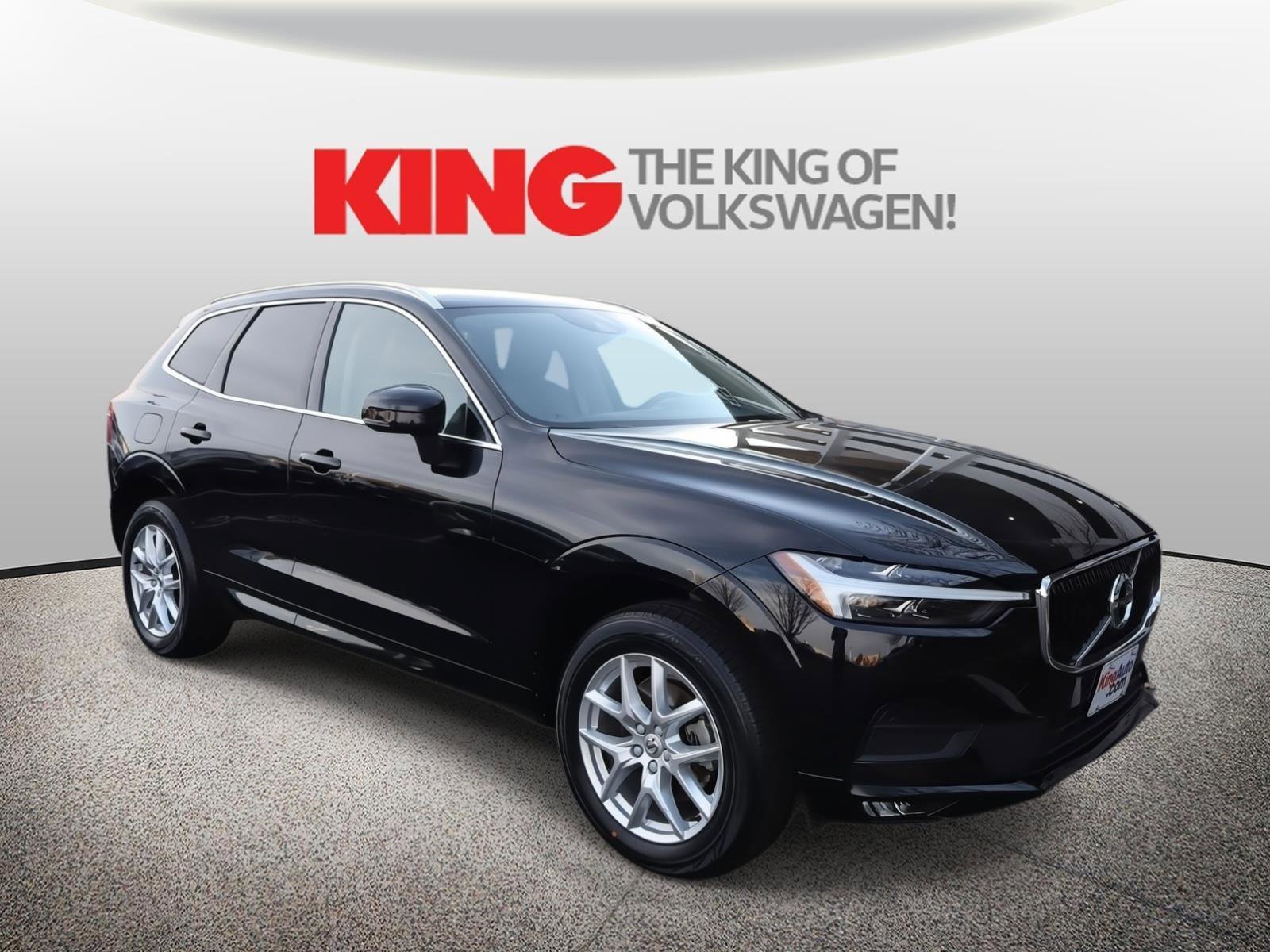 Used 2021 Volvo XC60 T5 Momentum w/ Premium Package image 1