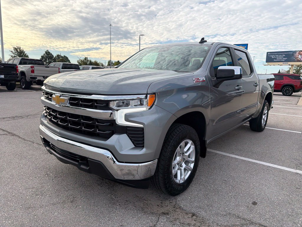 Used 2025 Chevrolet Silverado 1500 LT AWD/4WD image 7