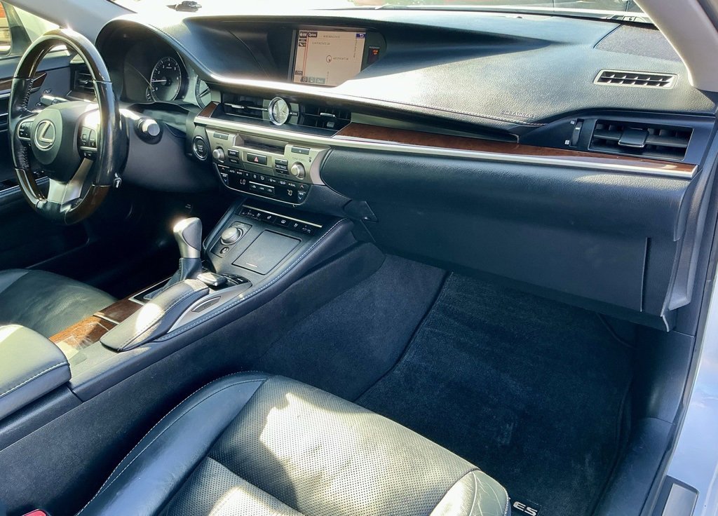 Used 2016 Lexus ES 350 w/ Luxury Package w/Wood Trim image 26