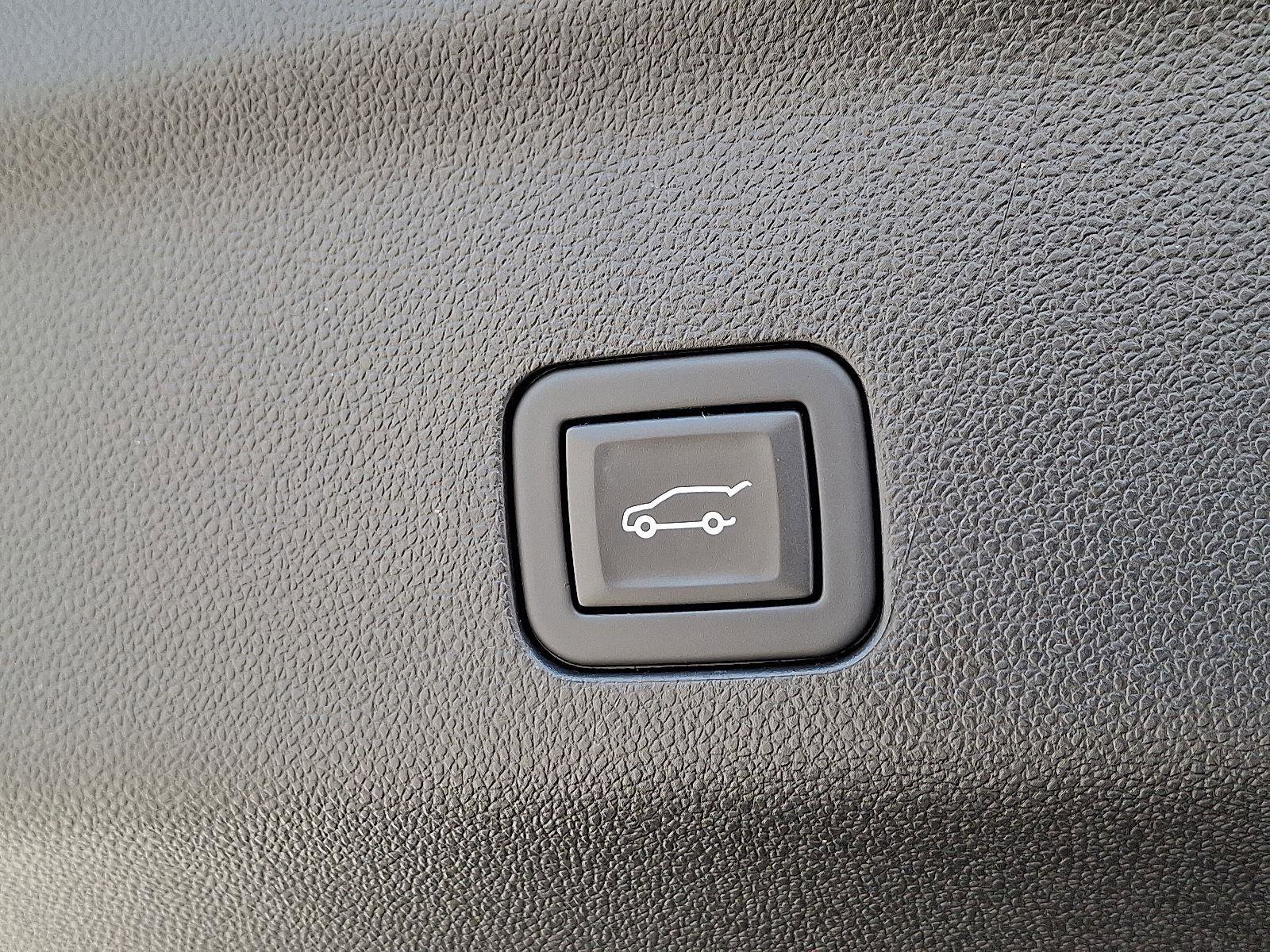 Used 2024 Chevrolet Suburban Premier w/ Advanced Technology Package image 36