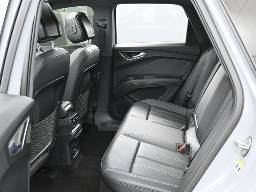 Used 2024 Audi Q4 e-tron Premium Plus w/ Premium Plus image 32