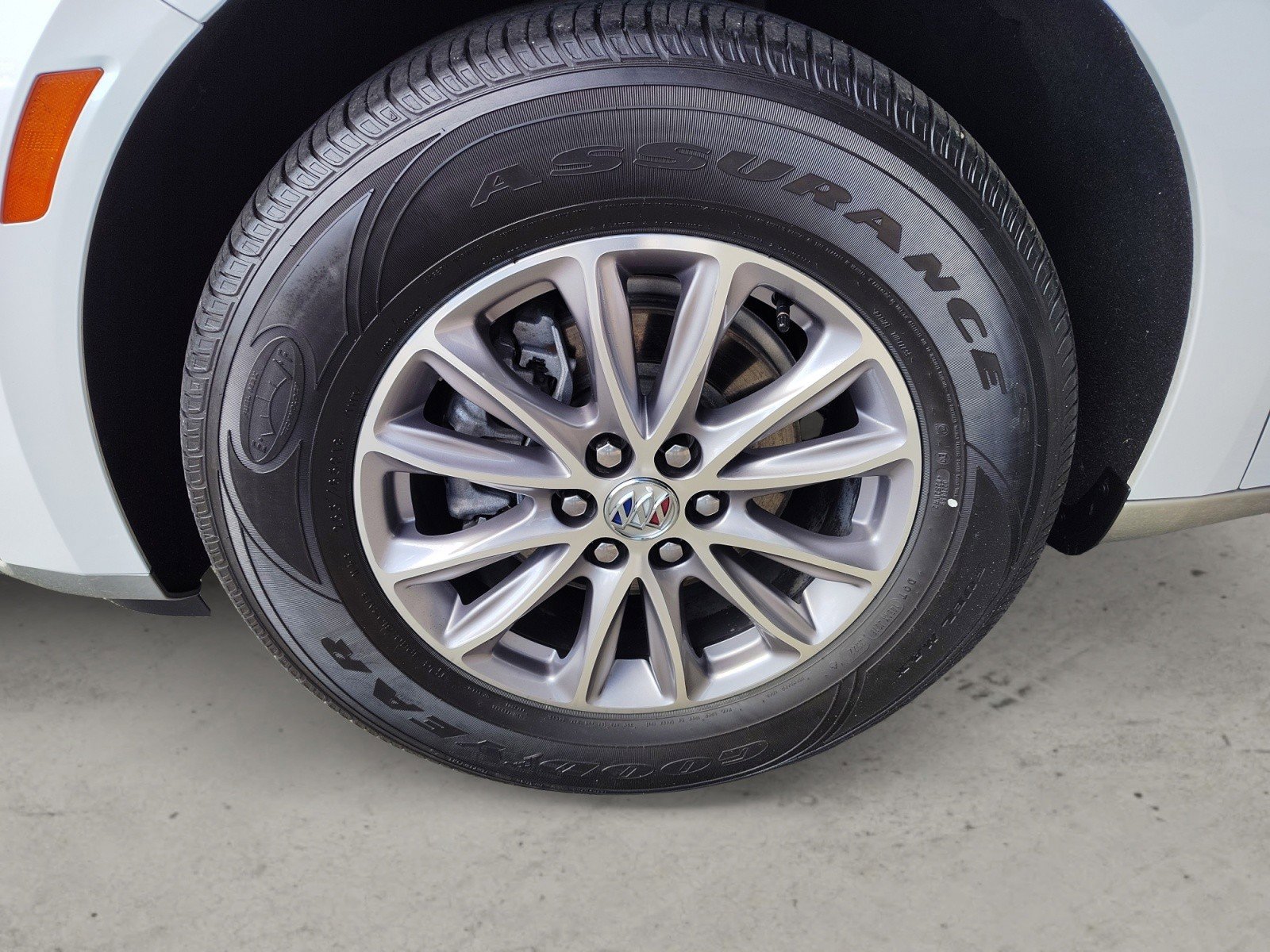 Used 2023 Buick Enclave Essence image 10