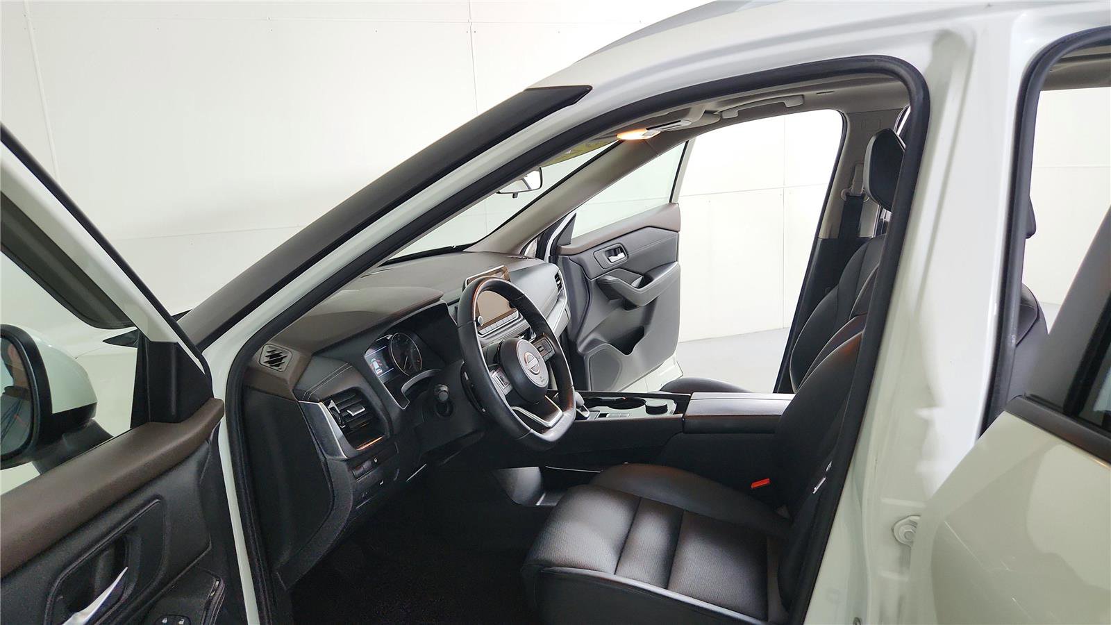 Used 2022 Nissan Rogue SV w/ SV Premium Package image 9