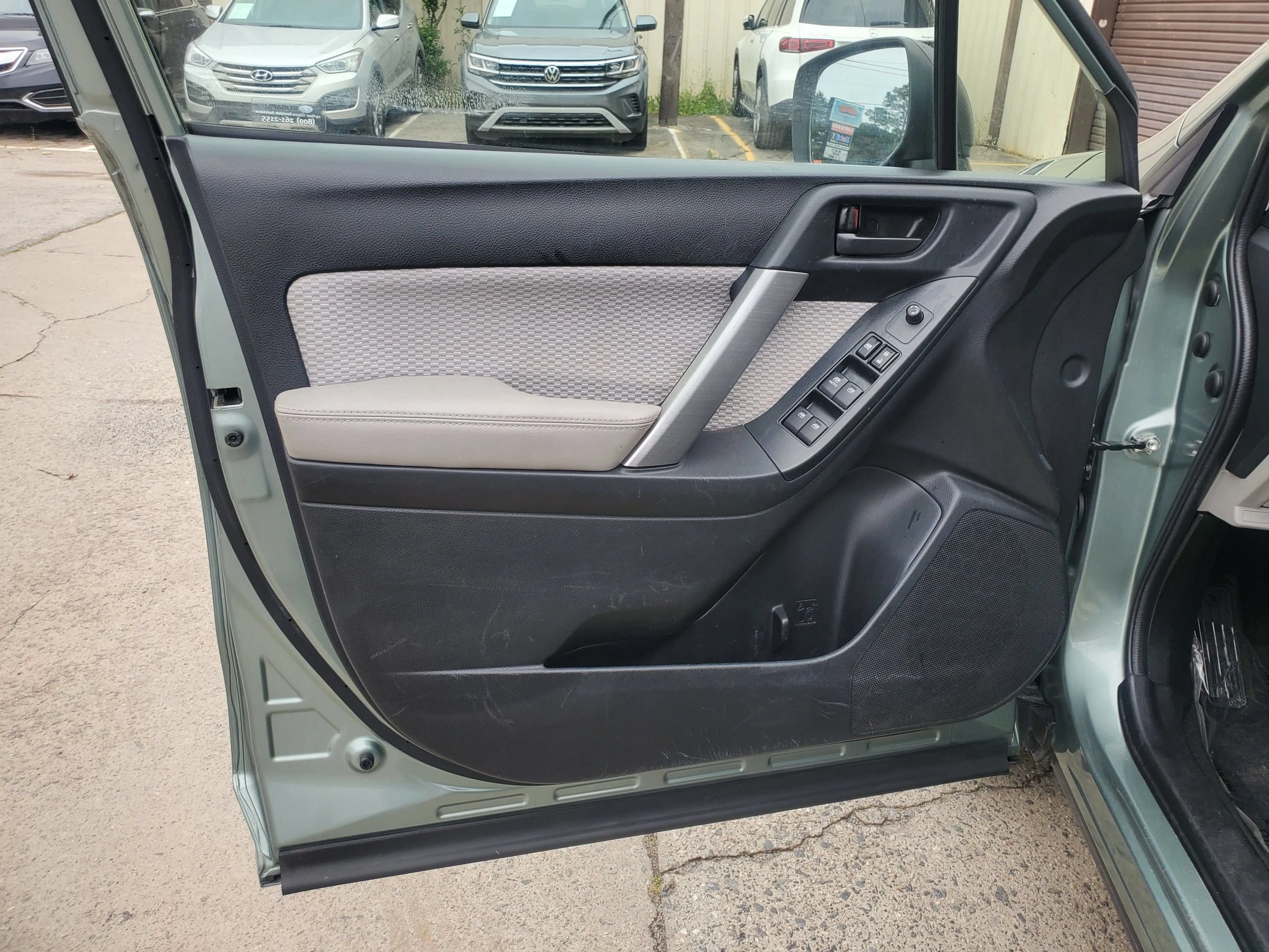 Used 2018 Subaru Forester 2.5i AWD/4WD image 13