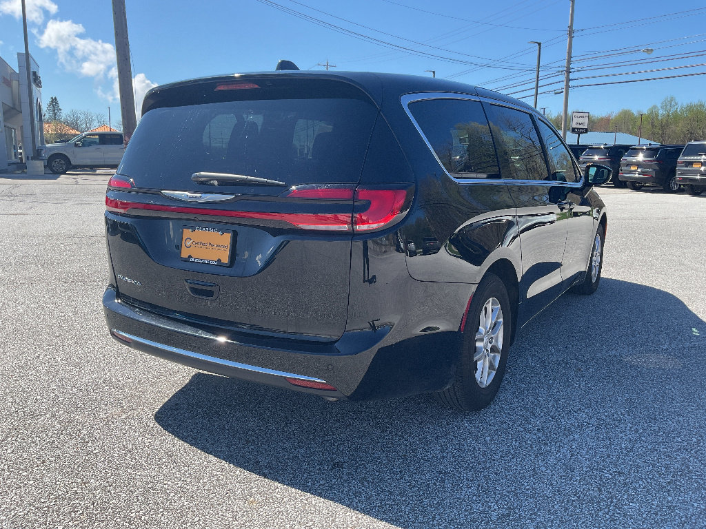 Used 2025 Chrysler Pacifica Select FWD image 5