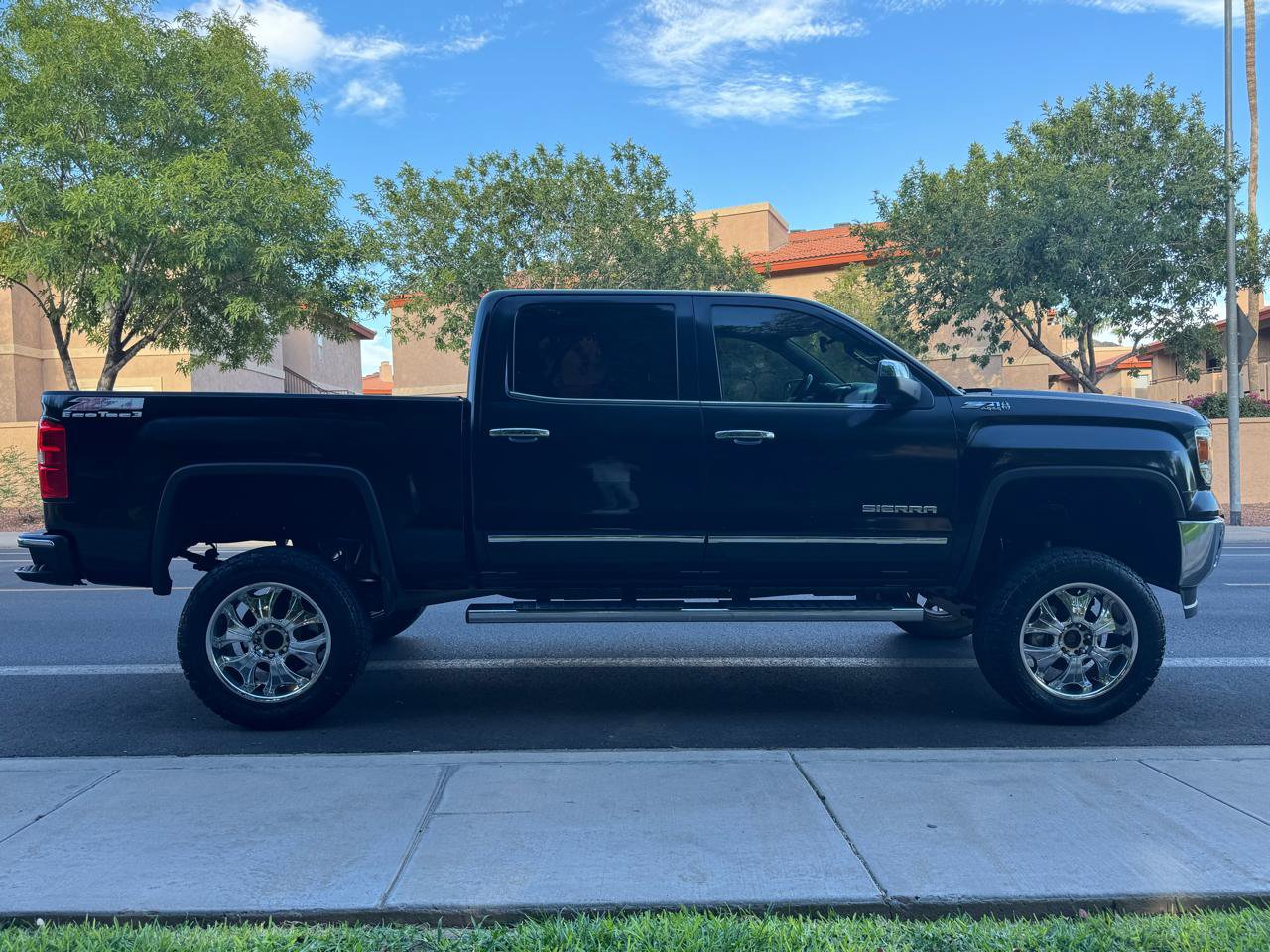 Used 2015 GMC Sierra 1500 SLT w/ SLT Crew Cab Value Package AWD/4WD image 6