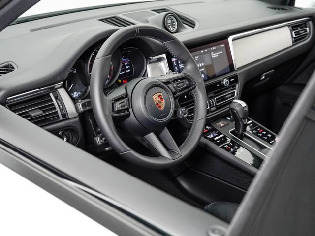 Certified 2026 Porsche Macan AWD/4WD image 7