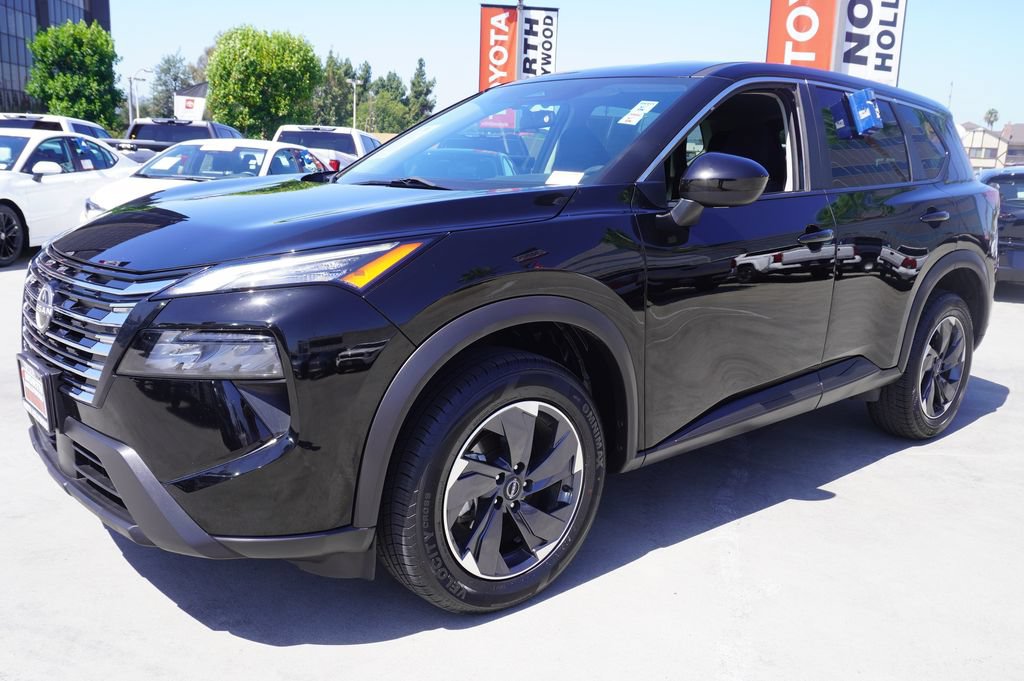 Used 2024 Nissan Rogue SV FWD image 4