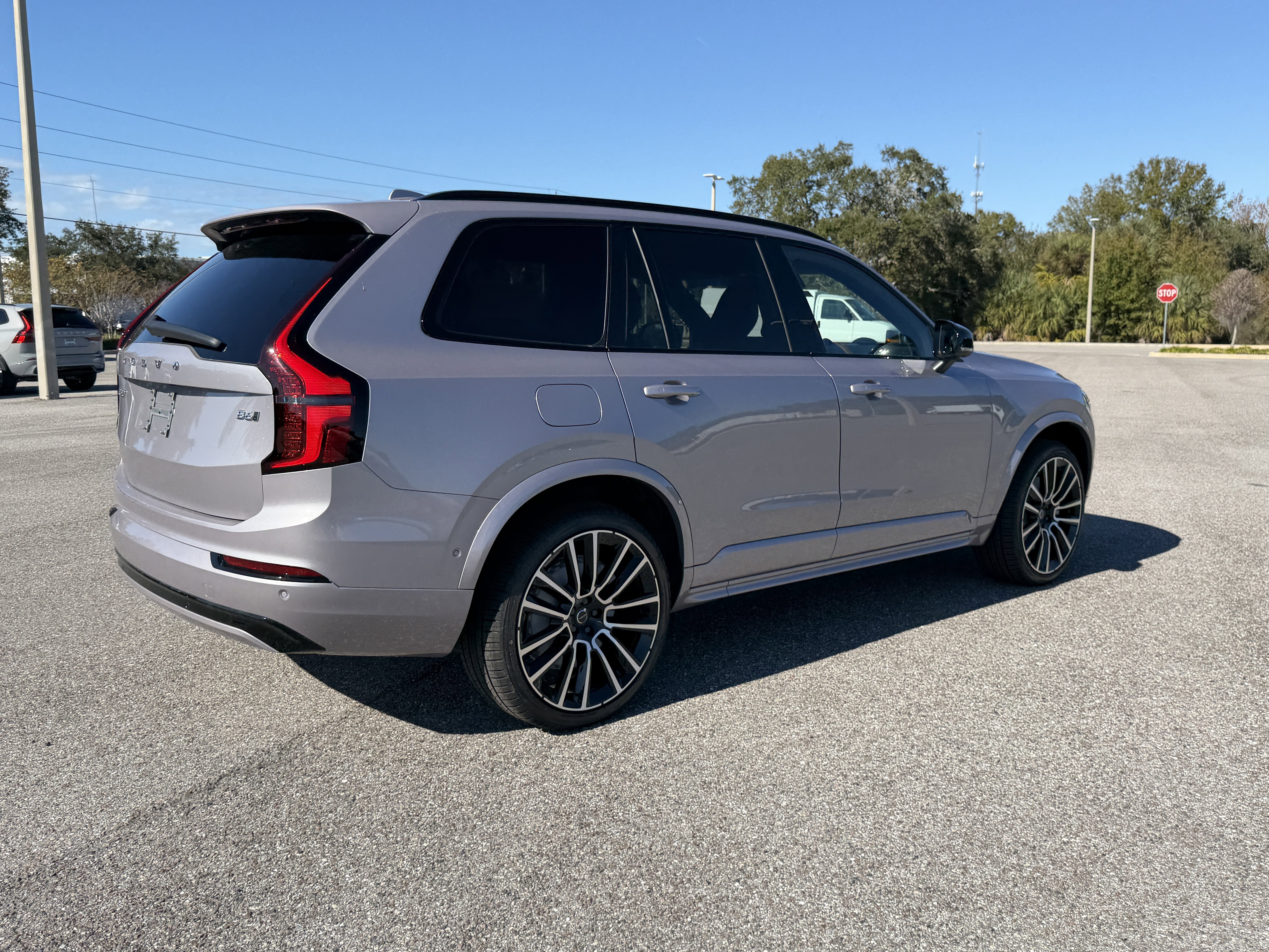 New 2026 Volvo XC90 B6 Ultra w/ Lounge Package image 3