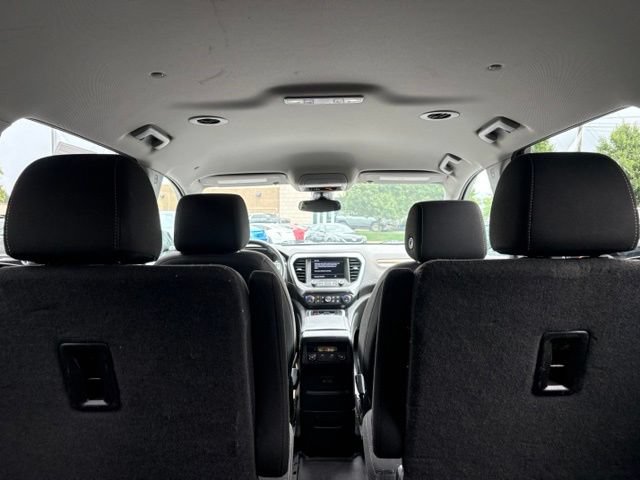 Used 2022 GMC Acadia SLE w/ LPO, Floor Liner Package FWD image 8