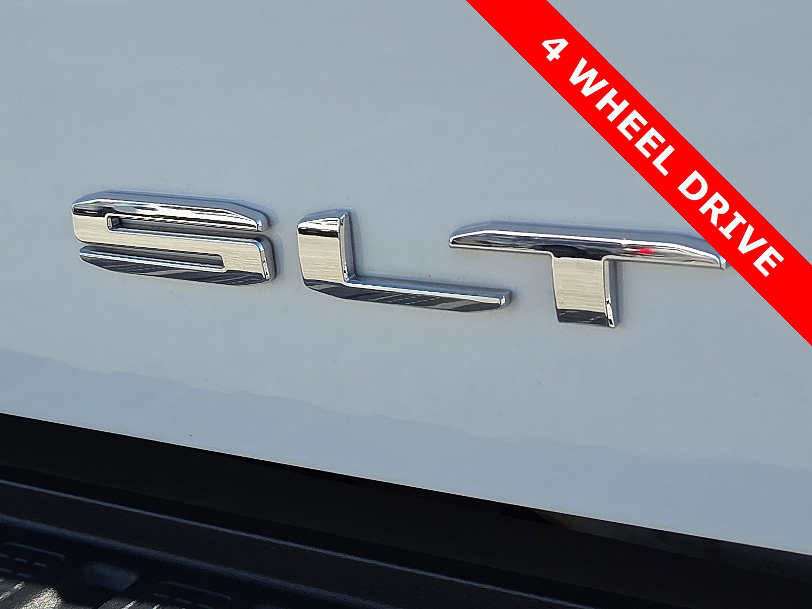 Used 2023 GMC Sierra 1500 SLT w/ SLT Convenience Package image 8