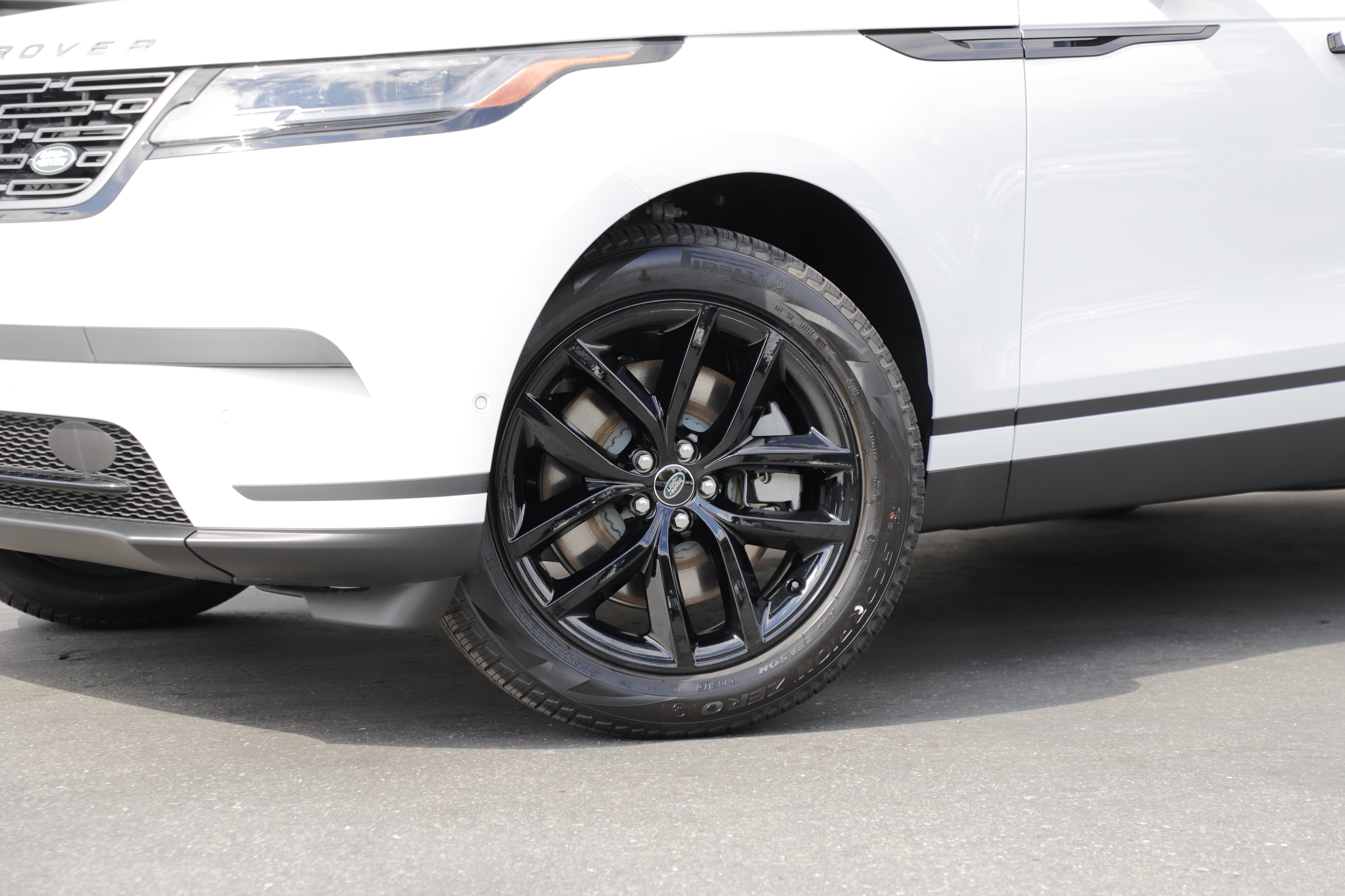 New 2026 Land Rover Range Rover Velar S AWD/4WD image 2