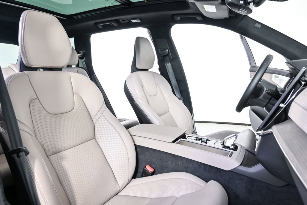 Certified 2026 Volvo XC90 T8 Ultra image 26