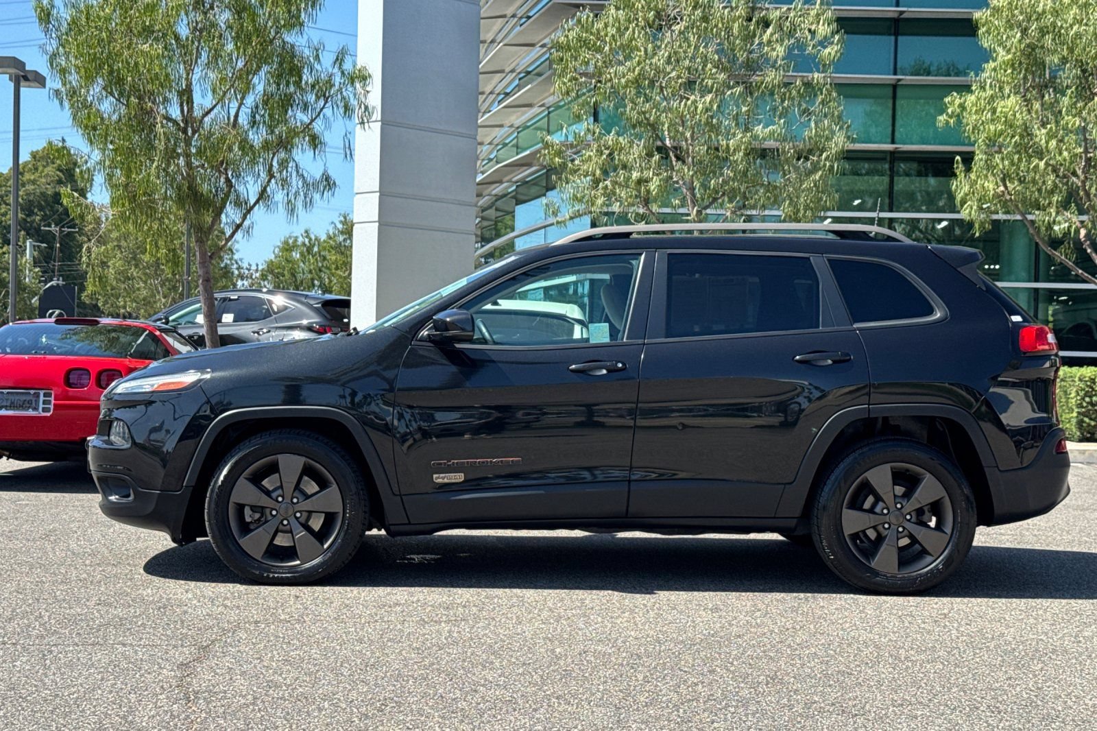 Used 2016 Jeep Cherokee 75th Anniversary FWD image 7