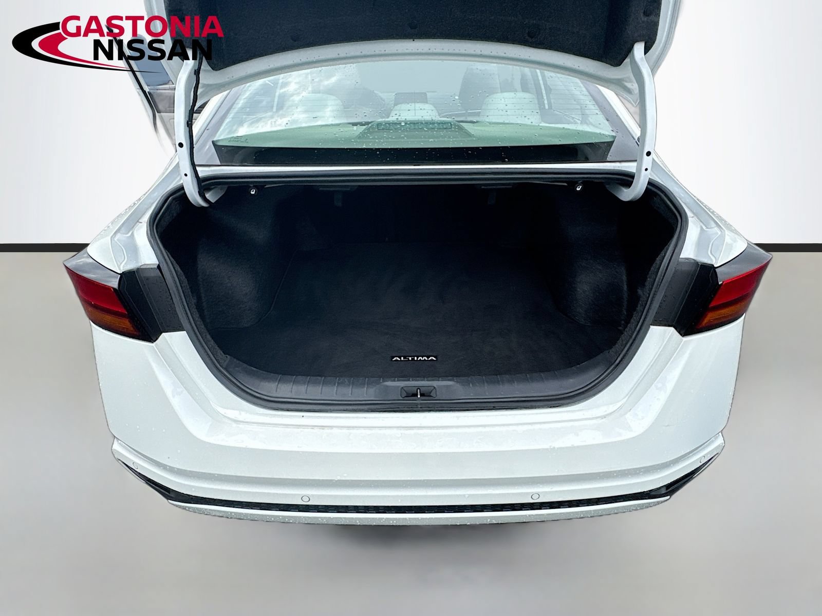 Used 2025 Nissan Altima 2.5 SV FWD image 33