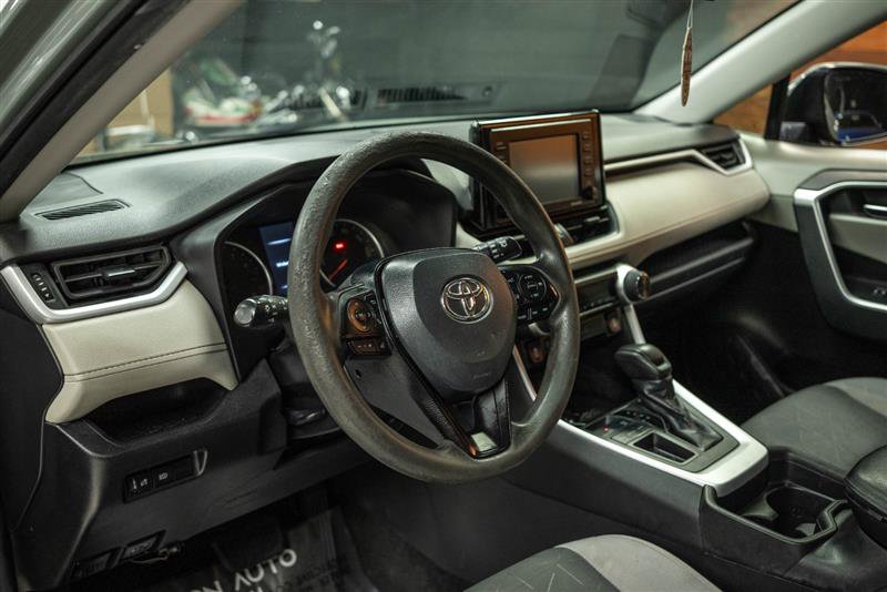 Used 2021 Toyota RAV4 XLE image 8
