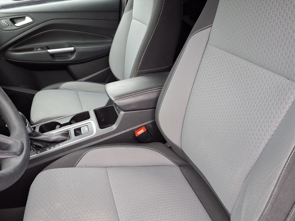 Used 2017 Ford Escape SE w/ Equipment Group 201A image 3