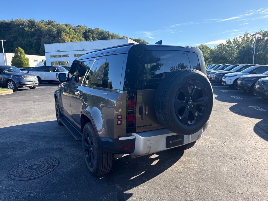 Used 2023 Land Rover Defender 110 S AWD/4WD image 3