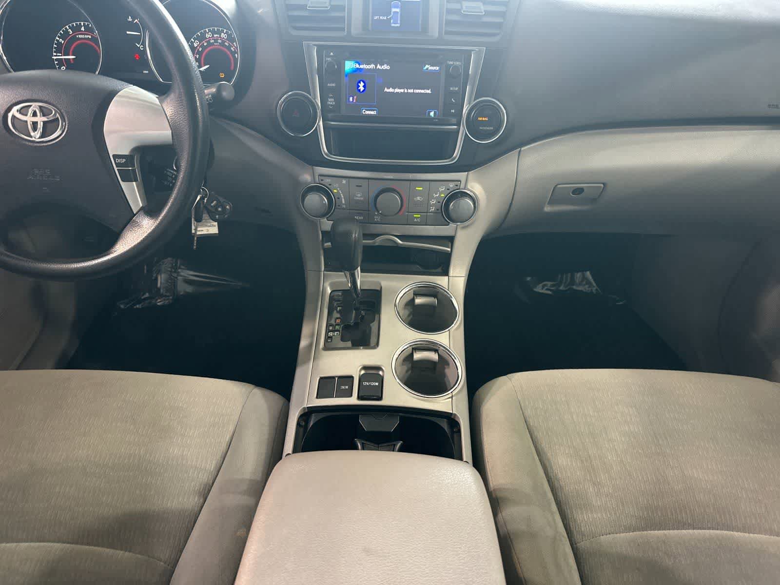 Used 2013 Toyota Highlander Plus FWD video 4
