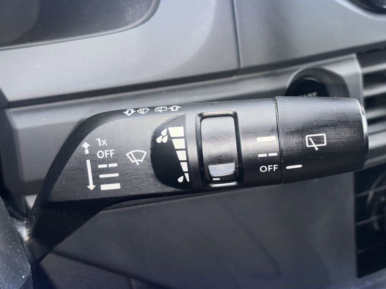 Certified 2025 Nissan Pathfinder S FWD image 20