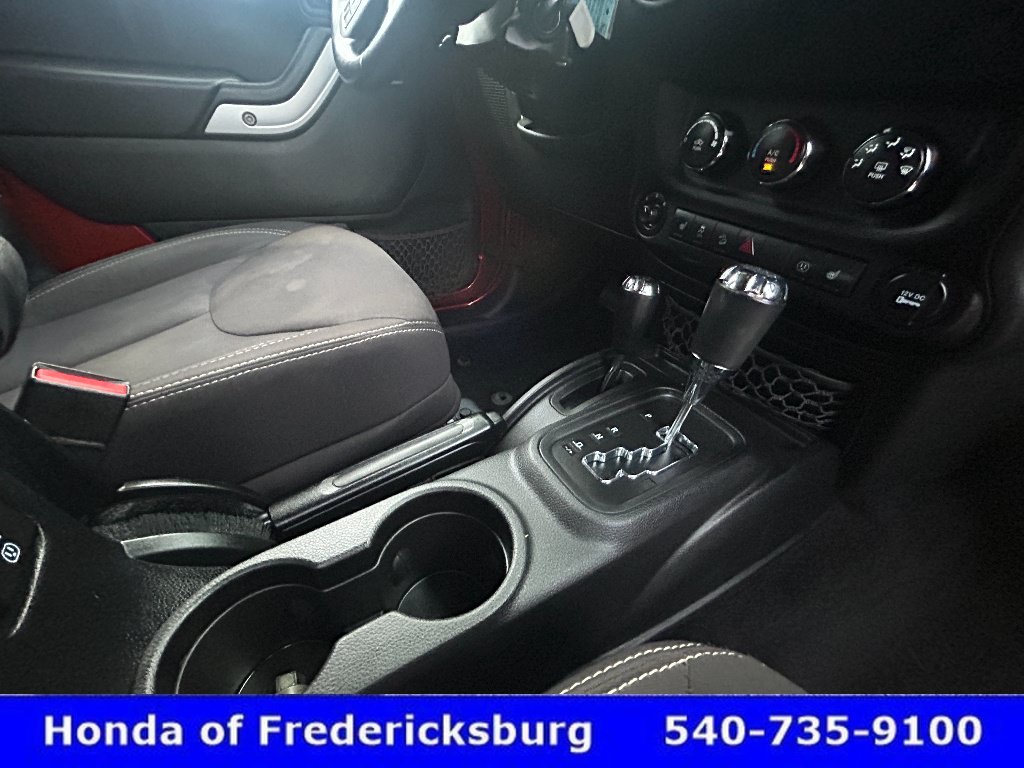 Used 2014 Jeep Wrangler Unlimited Sahara w/ Connectivity Group AWD/4WD image 20