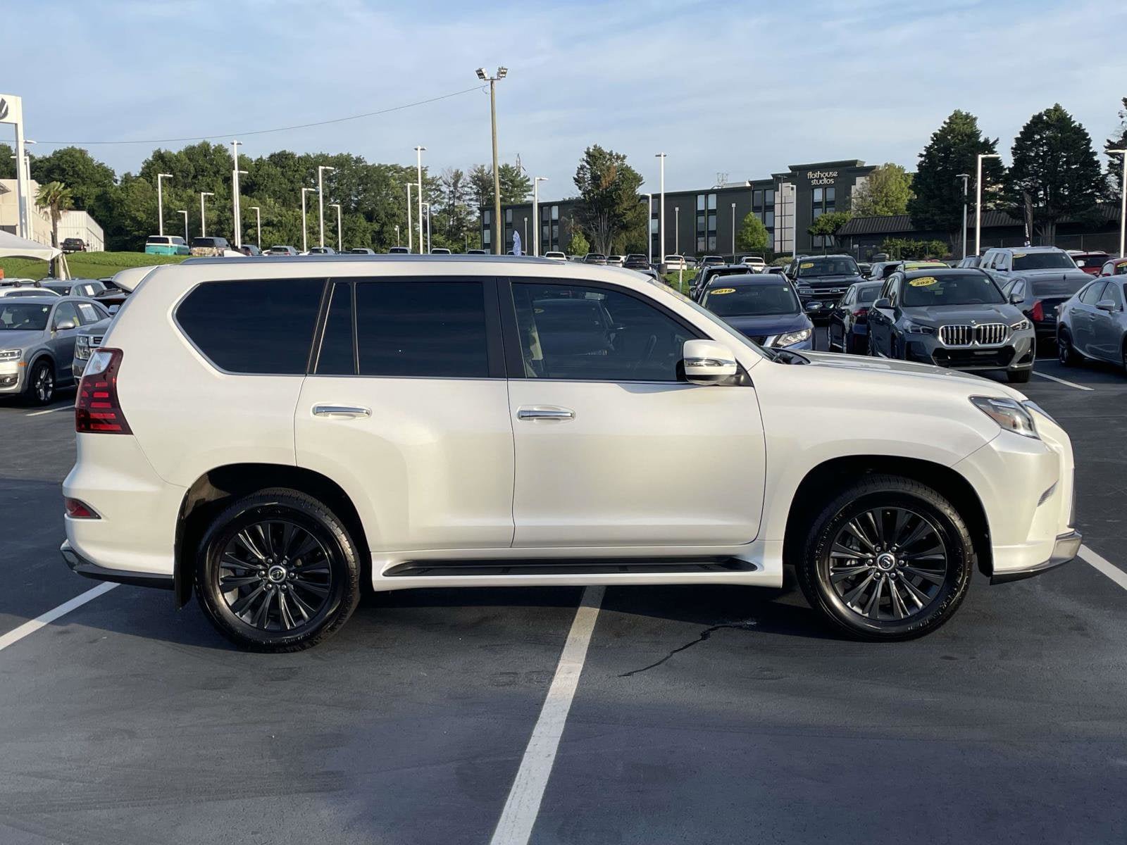 Used 2022 Lexus GX 460 Luxury w/ Sport Design Package AWD/4WD image 8