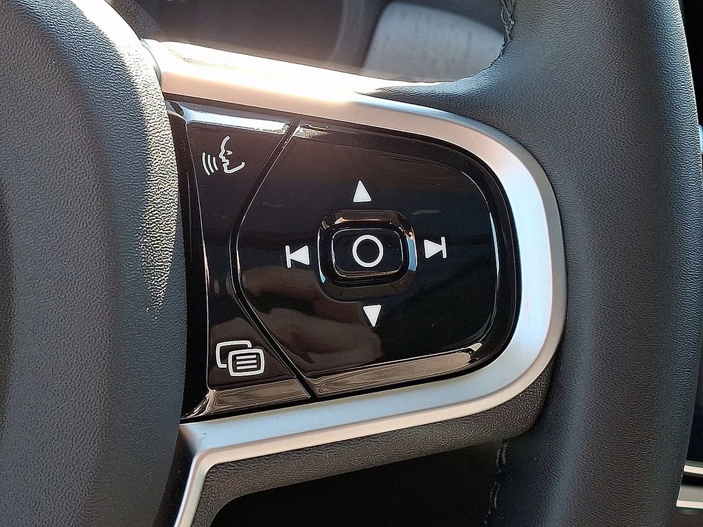 Used 2025 Volvo V90 B6 Cross Country Plus w/ Protection Package Premier image 24