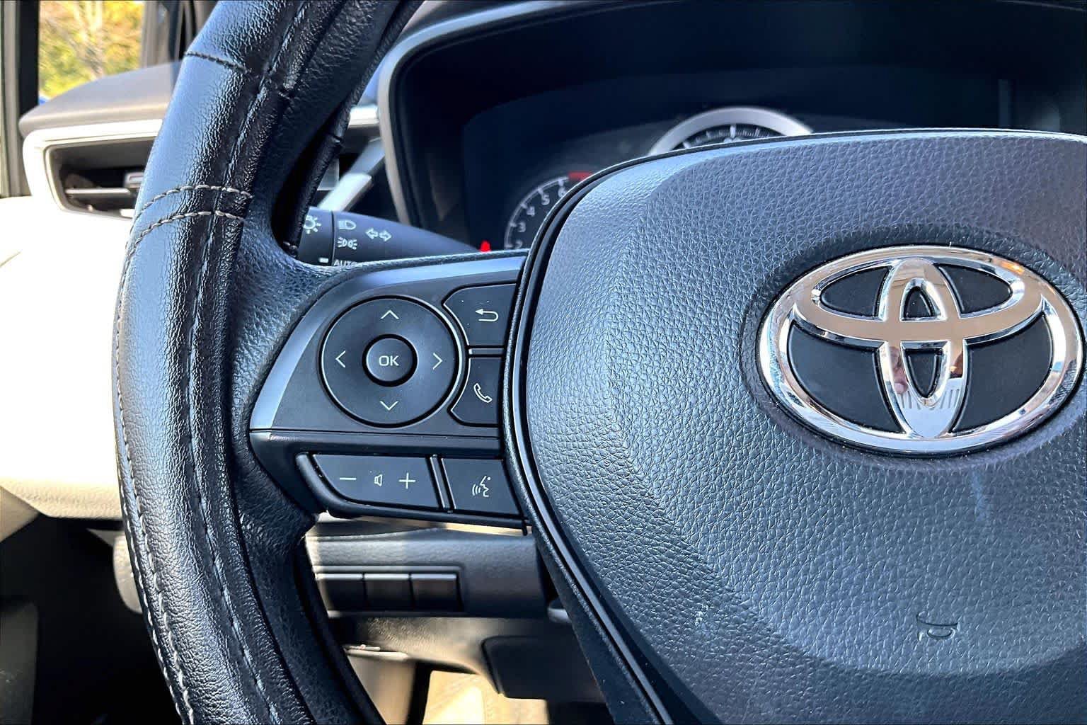 Used 2022 Toyota Corolla LE w/ Carpet Mat Package (TMS) FWD image 22