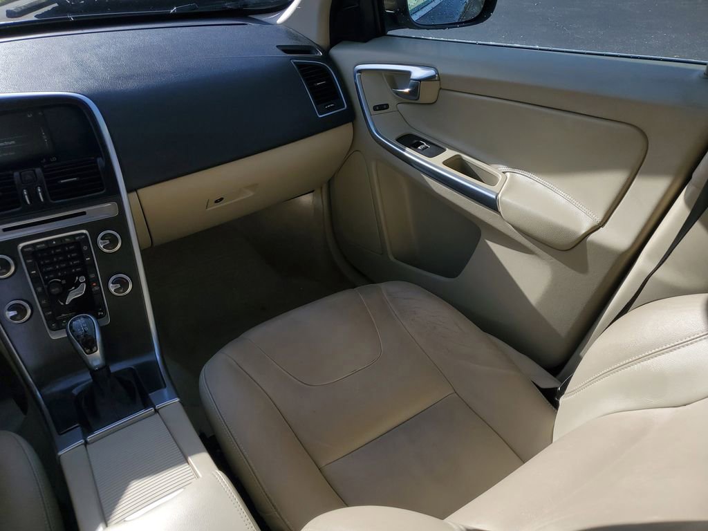 Used 2015 Volvo XC60 T5 w/ Proximity Package image 24