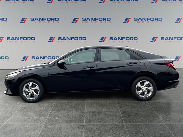 Used 2021 Hyundai Elantra SE image 2