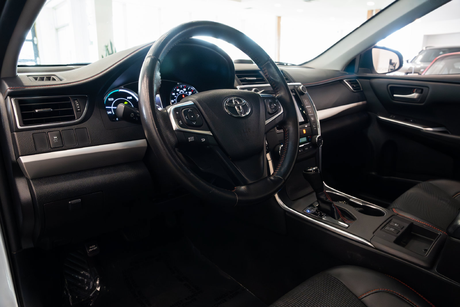 Used 2016 Toyota Camry SE w/ Moonroof Package FWD image 17