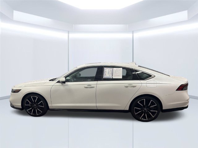 Used 2024 Honda Accord Touring image 2