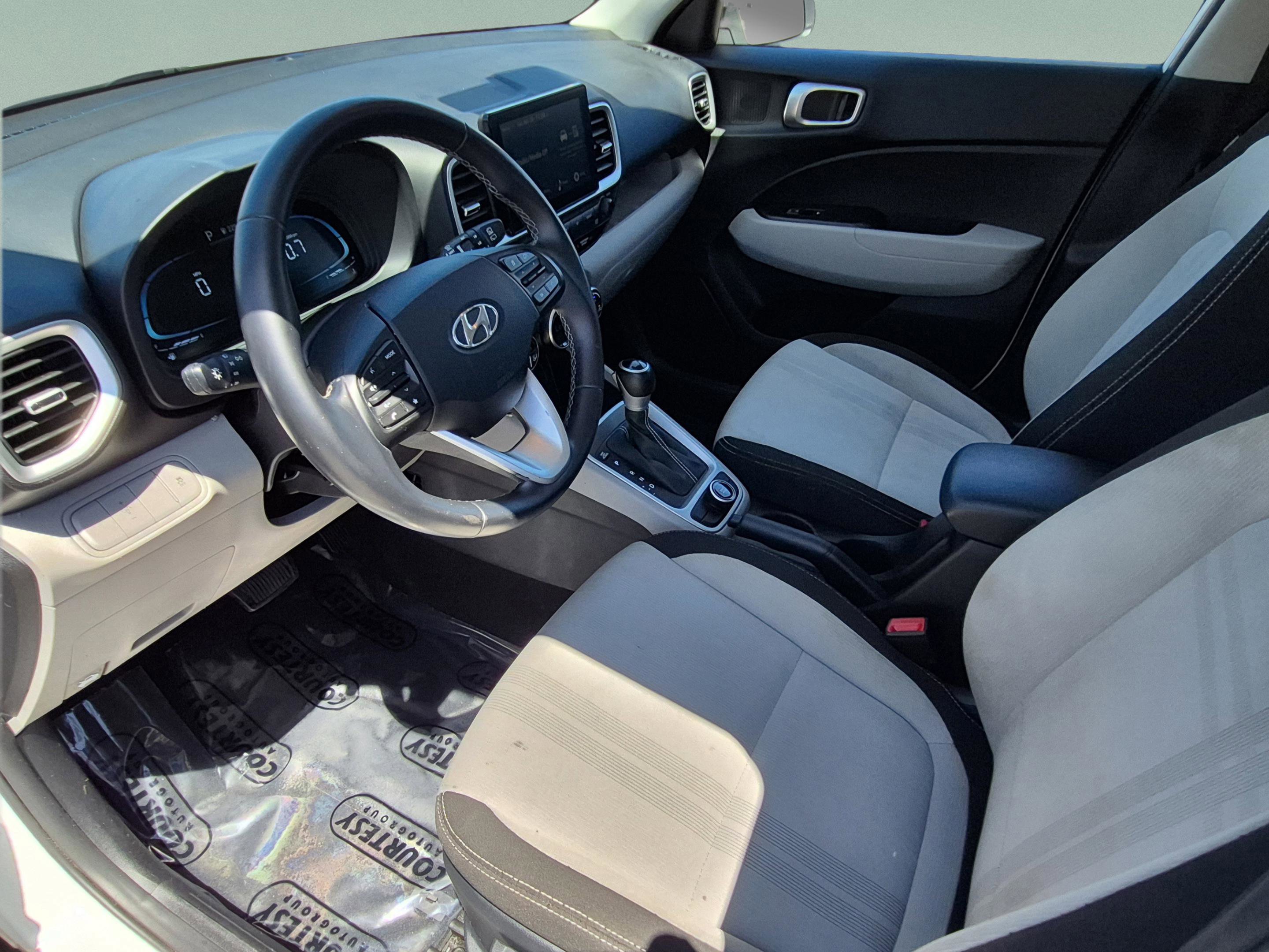 Used 2023 Hyundai Venue SEL FWD image 16