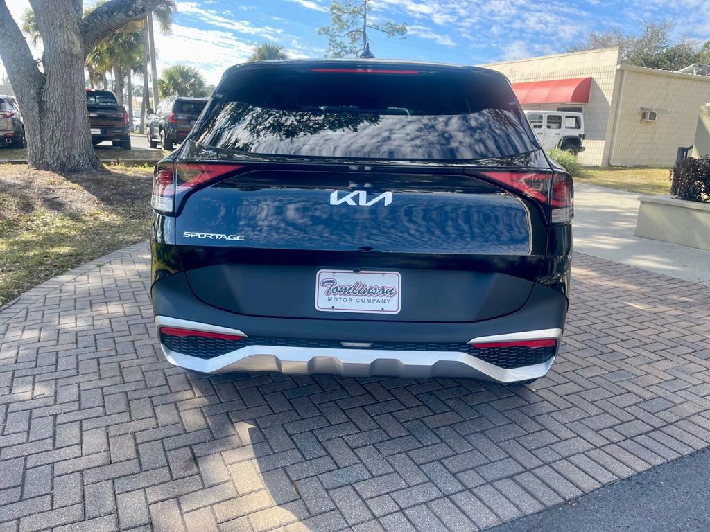 Used 2025 Kia Sportage LX image 4