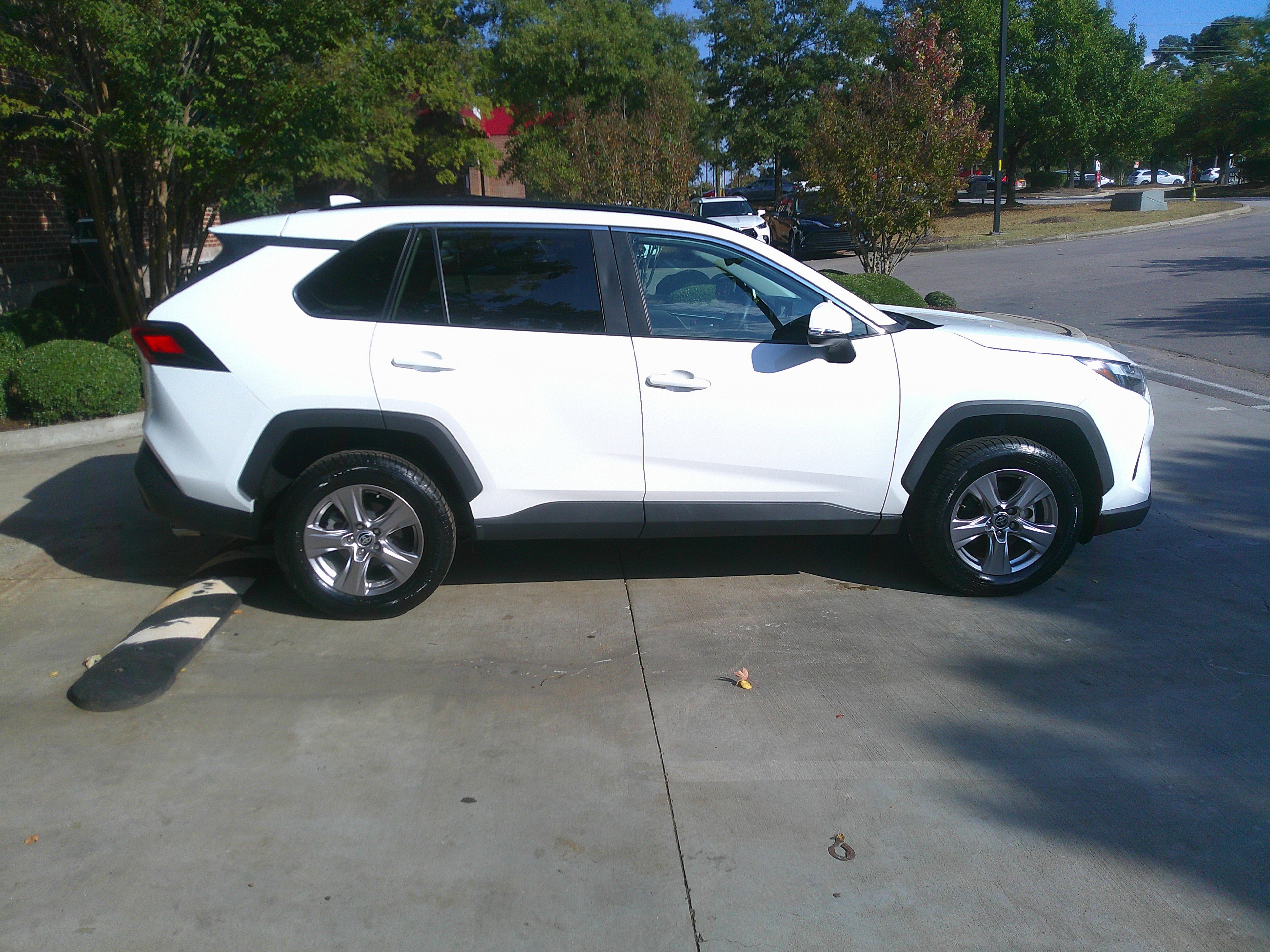 Used 2022 Toyota RAV4 XLE image 14
