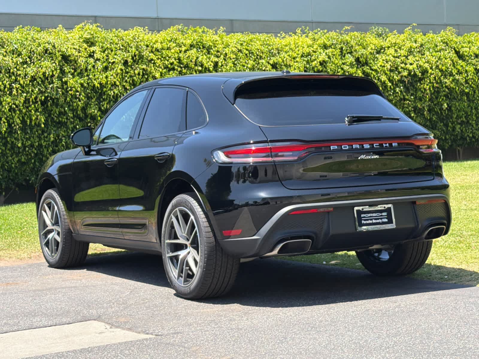 New 2026 Porsche Macan AWD/4WD image 3
