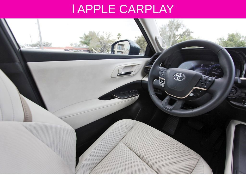 Used 2023 Toyota Crown Limited image 9